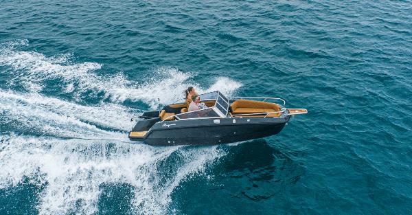 Between the waves of the sea, electric yachts are true luxury